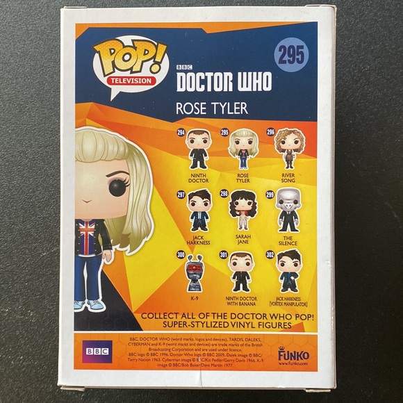 Doctor Who Rose Tyler and Sarah Jane Pop figures. 2 Rare figures. NIB - Picture 3 of 7